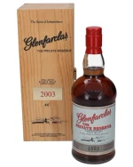 Glenfarclas 2003 Private Reserve flaske med gul banderole i trækasse